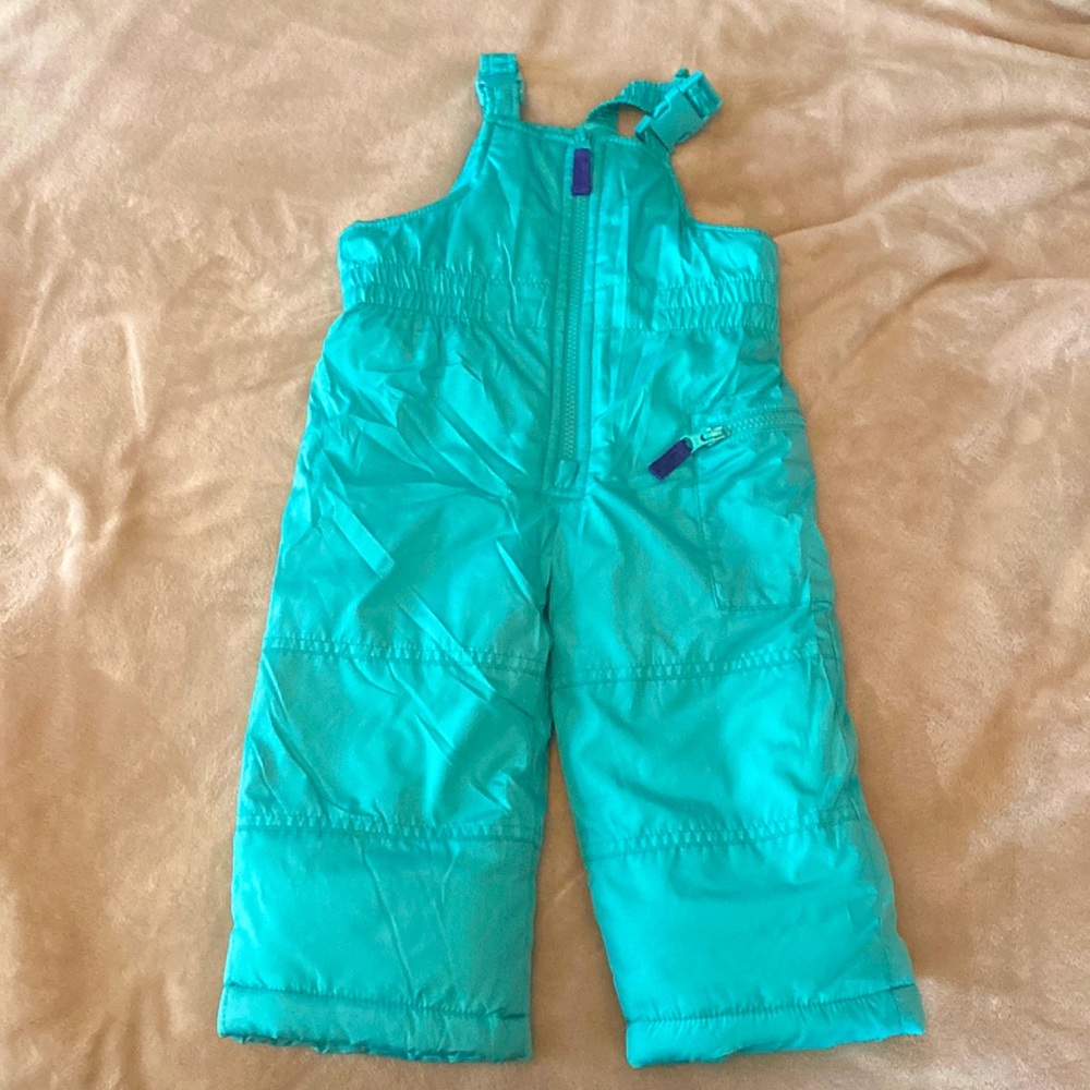 Carters 18M snow suit! No stains or wear! Worn 1X💜❄️